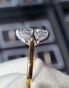 Bague de fiançailles en diamant de laboratoire taille radiant 3 carats pour femme, cadeau d'anniversaire, bague en or massif 14 carats, certifiée IGI - Product Image 2