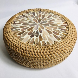 ผู้ผลิตขายส่งหวายธรรมชาติกับแม่ของเครื่องประดับมุกกล่องเก็บหวายกล่องที่มี Capiz เปลือกฝาทำด้วยมือ - Product Image 1