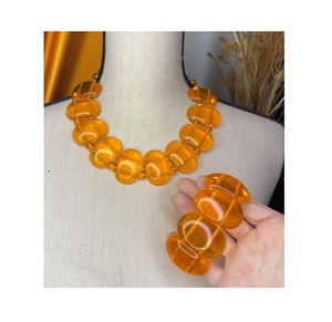 Collar con Colgante de Resina APEX ALIGN, Joyería Hecha a Mano con Color Personalizado para Mujer, Regalo Certificado por Terceros - Product Image 1