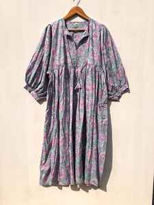 ชุดนอนเอวธรรมชาติ คอวีลึก ผูกเชือก ทรงหลวม ชุดเดรสยาวปานกลาง ลายดอกไม้พิมพ์บล็อก ชุดเดรสลำลอง - Product Image 5