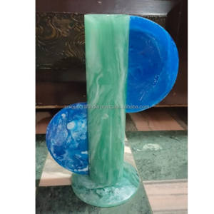 Vase colonne moderne en résine noire avec disques décoratifs en perles |   Vase Sculptural Fait Main pour la Décoration Intérieure Contemporaine - Product Image 4