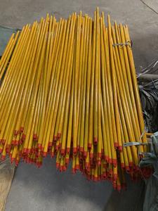 Oferta Especial: Mango de Escoba de Madera de Eucalipto con Película de PVC con Textura de Madera, Agarre Cómodo y Uso Duradero - Product Image 2