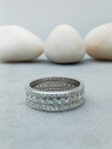 Anillo de Eternidad Clásico de Oro Blanco Sólido de 14K con Diamante Cultivado en Laboratorio VVS Certificado por IGI, Corte Brillante, Regalo de Boda y Compromiso - Product Image 1