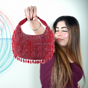Sac de soirée élégant en forme de demi-lune orné de perles et de cristaux avec anse en anneau pour les soirées - Product Image 1
