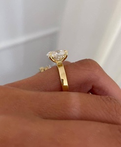 Anillo de Compromiso Solitario con Diamante Cultivado en Laboratorio de Corte Ovalado de 3 Quilates, Anillo con Halo Oculto de Diamante Ovalado Certificado por IGI - Product Image 3