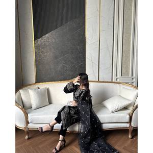 Conjunto de Traje con Bordado de Lentejuelas y Zari para Fiestas, Ropa Regional - Product Image 3