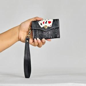 Tarjetero de Cuero Genuino Hecho a Mano con Estampado de Dibujos Animados, Cierre a Presión Estilo Vintage, Cartera Corta para Mujer - Product Image 1