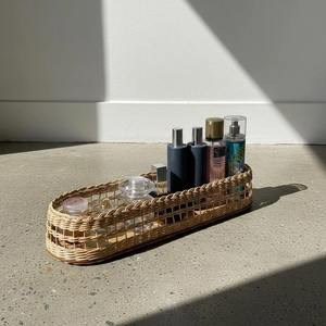 Plateau en rotin tressé fin, idéal pour les pinceaux de maquillage, les parfums, les crèmes de soin et l'utilisation sur la coiffeuse. Fabriqué en Inde. - Product Image 3