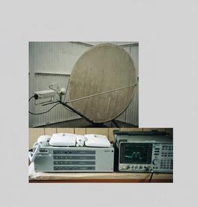 Équipement de communication par satellite par antenne parabolique avec récepteur de station terrestre et unité de traitement du signal pour réseau - Product Image 5