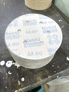 Disque abrasif 150 mm à 7 trous avec fixation auto-agrippante pour ponceuse manuelle - Product Image 2