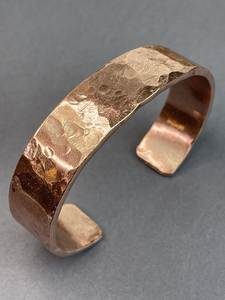 Le bracelet au design lisse et confortable le rend adapté à un usage régulier - Product Image 4