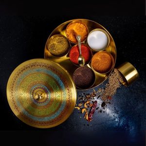 Caja de Masala de Latón Hecha a Mano de Lujo para Almacenar Especias y como Adorno Tradicional para la Cocina - Product Image 4