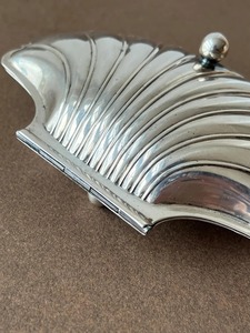 Sea Shell Shape Silver Finished Metal Butter Dish Elegant Tableware For Serving Butter Cheese <b>Snacks</b> In Style - Product Image 2