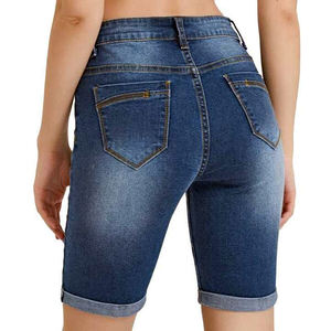 Pantalones cortos de mezclilla para hombre con parches personalizados de streetwear, logotipo, diseño en relieve personalizado, cadena impresa y piedras. - Product Image 2