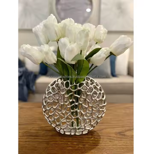 Jarrón de Coral Moderno de Aluminio, Niquelado, Hecho a Mano, Ecológico, Multiusos, para Flores, Decoración de Sala de Estar u Oficina, Azora Industries - Product Image 2