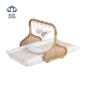 Gimnasio para Bebés de Ratán Premium 2026, Superficie Suave, Marco de Actividades para Bebés, Estimula la Exploración Sensorial y la Decoración, MÁS VENDIDO - Product Image 1