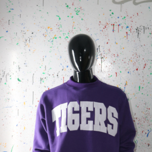 Sudadera TIGERS PURPLE con cuello alto, 100% BLANCA, con apliques bordados, cuello ancho, CLUSH INDUSTRIES - Product Image 4