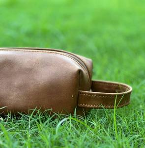 Bolsa de Viaje para Cosméticos de Cuero Genuino para Hombre con Cierre de Cremallera, Duradera y Resistente al Agua - Product Image 5