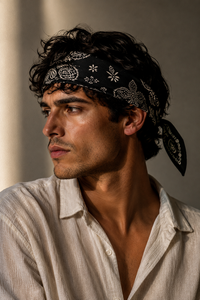 Bandana en coton noir audacieux pour hommes et femmes, foulard unisexe à motif Paisley pour le streetwear quotidien, les voyages, les festivals et les usages quotidiens ! - Product Image 3