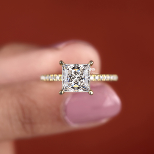Anillo de compromiso solitario de oro de 14K con diamante princesa y banda pavé, joyería nupcial minimalista, fabricante y proveedor mayorista personalizado - Product Image 6