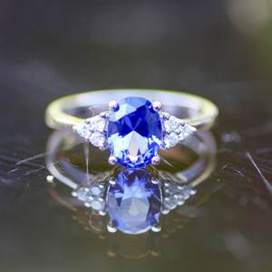 Anillo de Tanzanita Hecho a Mano en Plata de Ley con Detalles de Circonia Cúbica, Elegante Joya de Piedras Preciosas, Regalo para Ella - Product Image 1