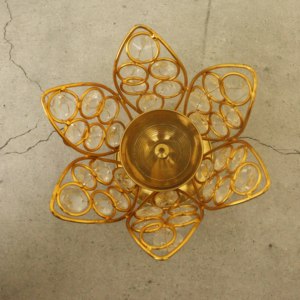 Lámpara Diya de latón y cristal Kamal Deepam con diseño de pétalos de diamante, hecha a mano, lámpara de aceite tradicional para Pooja, para el templo del hogar. - Product Image 4