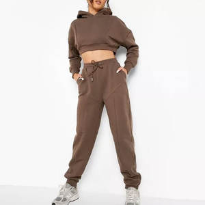 Conjunto Deportivo Chic para Mujer, Pantalones Cortos y Chaqueta con Cremallera, Personalizable, para un Estilo Athleisure - Product Image 1