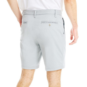 Shorts pour hommes en polyester à séchage rapide, conçus pour les entraînements intenses, avec technologie d'évacuation de l'humidité, en vente. - Product Image 2