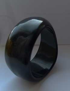Brazalete de Resina Negra Hecho a Mano, Ancho y Grueso, con Cúpula Convexa, de Resina Sólida Lisa, Estilo Obsidiana, Joyería de Diseño - Product Image 3