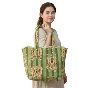 Bolso Tote de Lujo Hecho a Mano, Acolchado, de Algodón, con Estampado de Tigre, Rayas Verdes, Asa de Hombro Festoneada, para Compras, Viajes y Uso Diario - Product Image 1