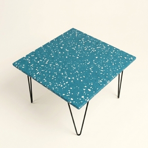 Table basse de salle à manger en acier et plastique recyclé 4GoodThings, style moderne minimaliste, imperméable, durable, empilable, meubles pour la maison - Product Image 3