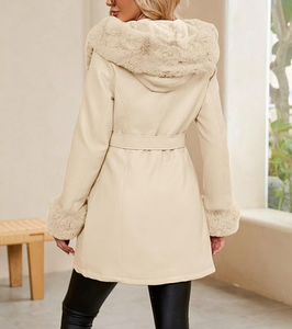 Abrigo de Piel Sintética para Mujer, Chaqueta de Invierno con Capucha y Cinturón, Elegante, Resistente al Viento, 100% Poliéster, Ropa Exterior Cálida - Product Image 2