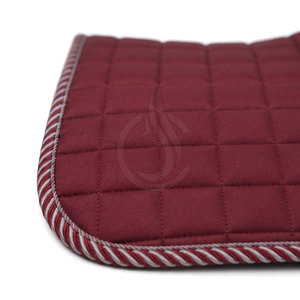 Tapis de selle de haute qualité pour chevaux avec matériau respirant, rembourrage absorbant l'humidité et performance durable - Product Image 6