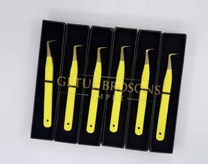 Pince à épiler à pointe fine à 90 degrés, rose/jaune, revêtement poudré, antistatique, durable, pour extensions de cils, pointe en fibre - Product Image 1