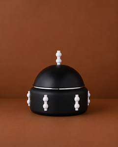Boîte de rangement décorative en métal noir de luxe avec couvercle, pot décoratif, organisateur de décoration moderne pour la maison, plat de service, réchaud. - Product Image 1