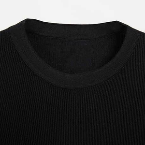 Camiseta Casual de la Serie Signature en Tonos Neutros Suaves con Logotipo Minimalista para Exportación Global - Product Image 6