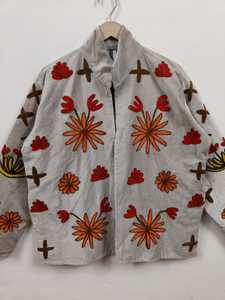 Chaqueta Bomber de Terciopelo con Bordado de Leopardo Reversible, Ecológica y Hecha a Mano, con Mangas Cortas y Cuello Extendido - Product Image 4