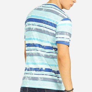 Camiseta de Manga Corta para Hombre, Estampada a Rayas, Corte Regular, Cuello Redondo, Informal, Tejida, Diseño con Patrón Azul y Blanco - Product Image 2
