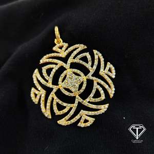 Pendentif floral en argent sterling pavé de diamants, breloque ronde avec option de logo personnalisé - Product Image 1