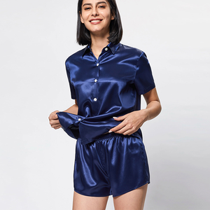 Ensemble de pyjama décontracté en satin soyeux respirant pour femme, style court, taille élastique, couleur unie, idéal pour l'été et les mariées - Vente en gros usine - Article 3034 - Product Image 4