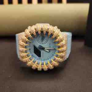 Montre unique à cadran rond en moissanite avec demi-entoilages et bracelet en caoutchouc - Product Image 1