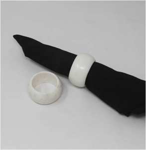 Anneaux de serviette en résine blanche élégants, durables et écologiques, design cylindrique, vaisselle minimaliste moderne pour mariages et banquets (vente en gros) - Product Image 2