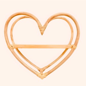 Encantador estante colgante de almacenamiento de libros naturales en forma de corazón para niños, venta al por mayor, estantería de ratán para niños - Product Image 2