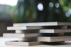 Contrachapado Recubierto de Película de 18 mm, Resistente al Agua, de Primera Clase E1, Color Negro y Marrón, para Encofrados de Construcción, Precio Competitivo - Product Image 6