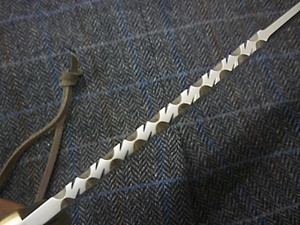 Cuchillo de Caza Bowie de Acero Damasco con Empuñadura de Hueso Bicolor, Hoja Recta de 12 Pulgadas, Grado Industrial, Venta al por Mayor A&M ENTERPRISES - Product Image 2