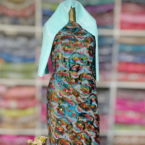 Magnífico Conjunto de Vestido de Novia de Terciopelo Jacquard Maqbal Dirac de Somalia con Diseño Floral Multicolor Brillante y Pedrería - Proveedor Indio - Product Image 3