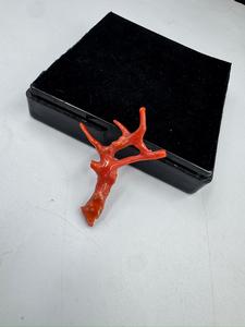 ลูกปัดปะการังสีแดงรูปทรงกิ่งไม้ พลอยดิบสำหรับทำเครื่องประดับ รูปทรงต้นไม้ ปะการังอิตาลี พลอยคุณภาพสูง - Product Image 3