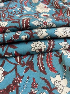 Tissu en coton écologique imprimé à la main motif floral bleu ciel, style Jaipur Sanganeri, pour confection de robes, vêtements doux et décoration intérieure, vente en gros - Product Image 2