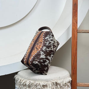 ¡Novedad de 2024! Organizador de aseo de viaje personalizado para hombres/mujeres, Kit de afeitado, bolsas de maquillaje cosmético de cuero de vaca para el pelo - Product Image 4