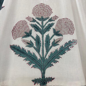 Robe tunique mini formelle en coton écologique faite à la main avec imprimé floral à la main, col en V, manches 3/4, ourlet à volants en dentelle, lavable, naturelle - Product Image 3